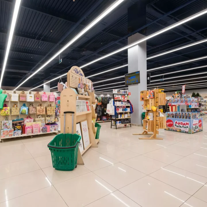 равномерное общее освещение торгового зала магазина товаров для детей marwin светодиодные светильники от NLT Trade KZ